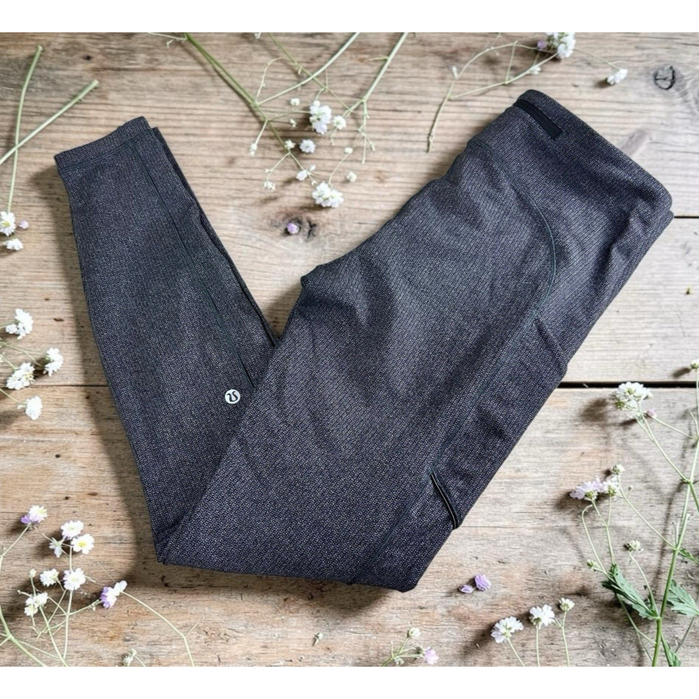 Lululemon Black Athletic Leggings Sz 4 Diamond Print 29" Inseam Mid-Rise